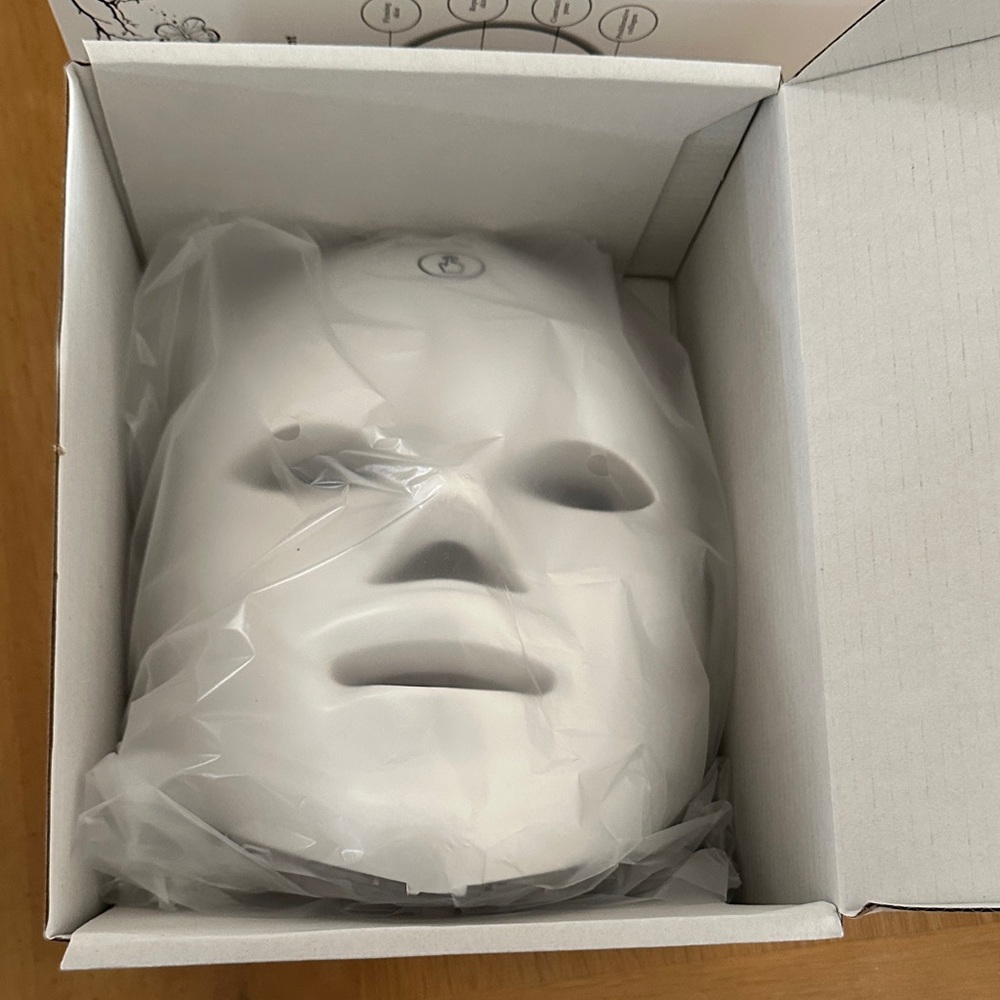 LED Light Therapy Face Mask - Picture 2 of 8